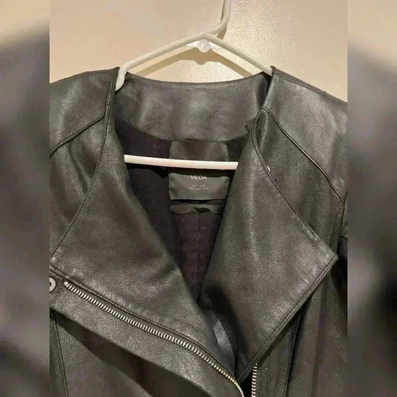 VEDA
Women's Max Classic Smooth Jacket Black Plain Pattern - Picture 5 of 14